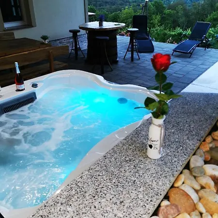 別荘 Vineyard Na Hribu